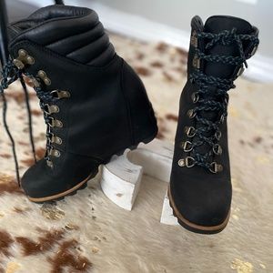 Black Sorel Joan of Arctic women’s boots
